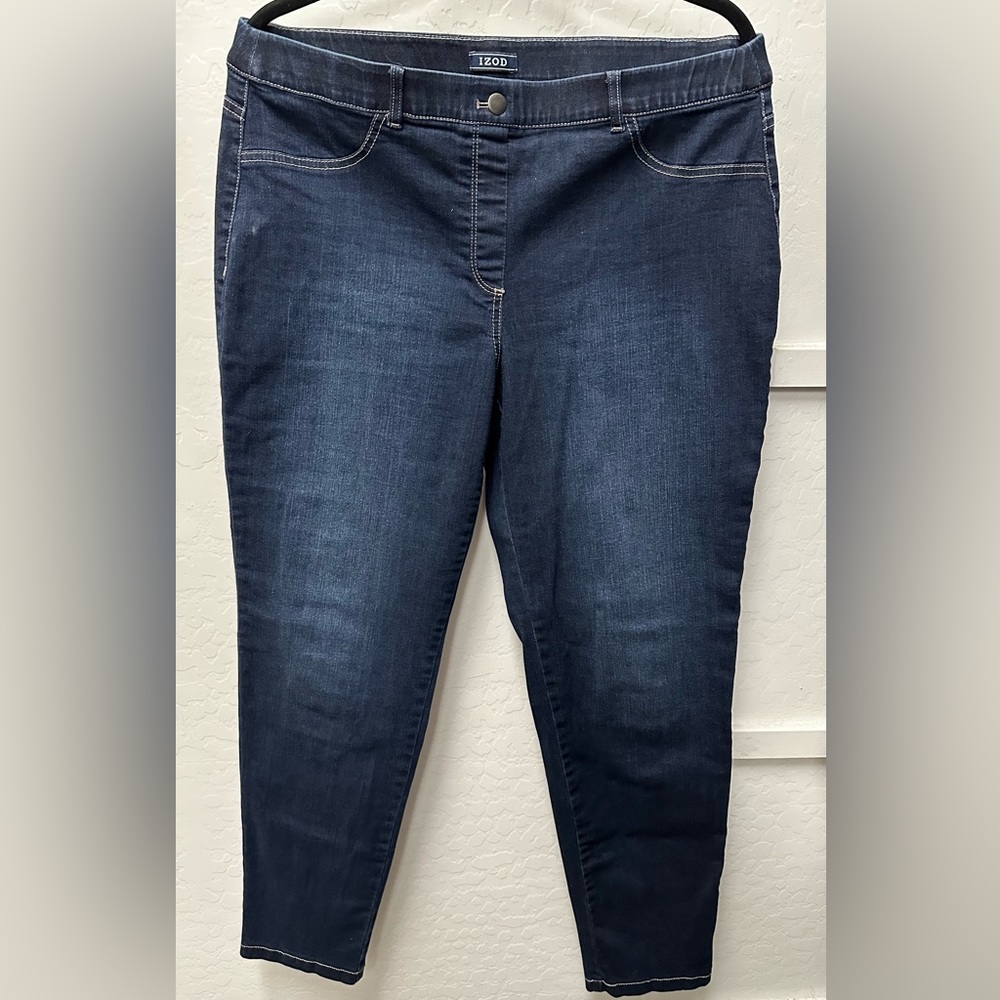 IZOD Women's jeans size 14. EUC.